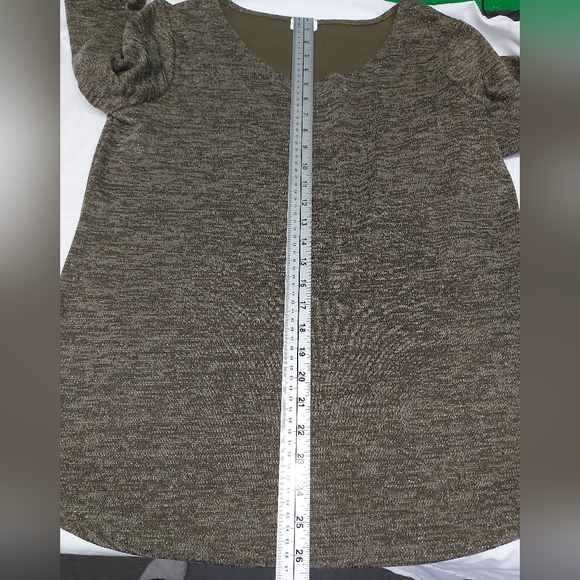 Caramely Pullover Sweater Large Olive Green Shimmering MADE IN CANADA - Picture 8 of 8